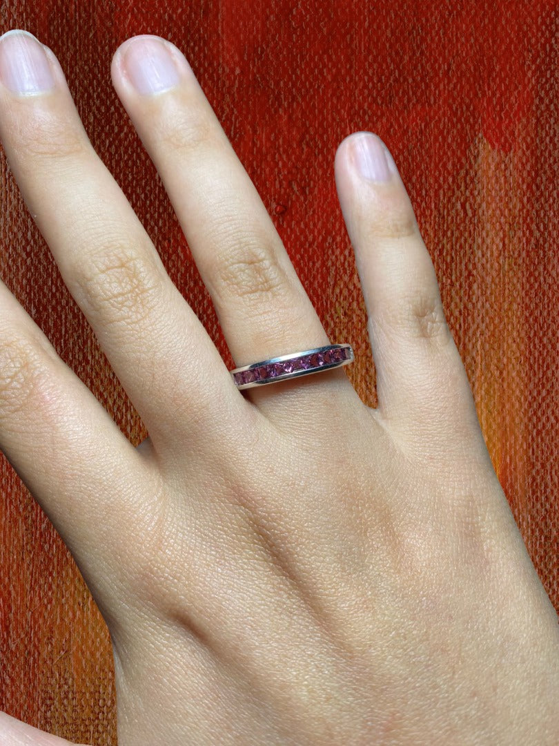 Anillo Banda Granate Rodolita