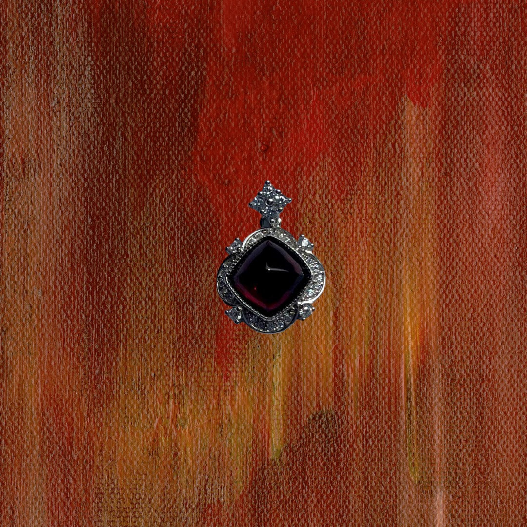 Dije Granate Rojo Sugarloaf