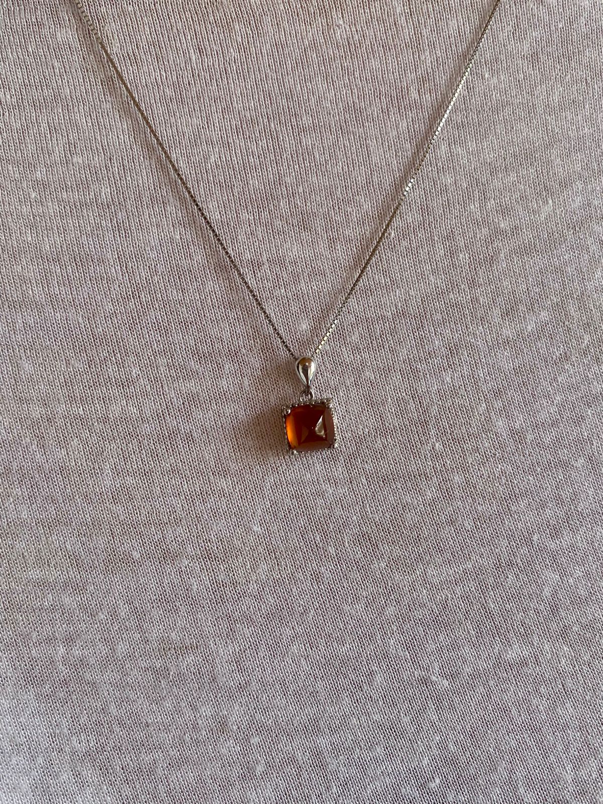 Dije Granate Sugarloaf