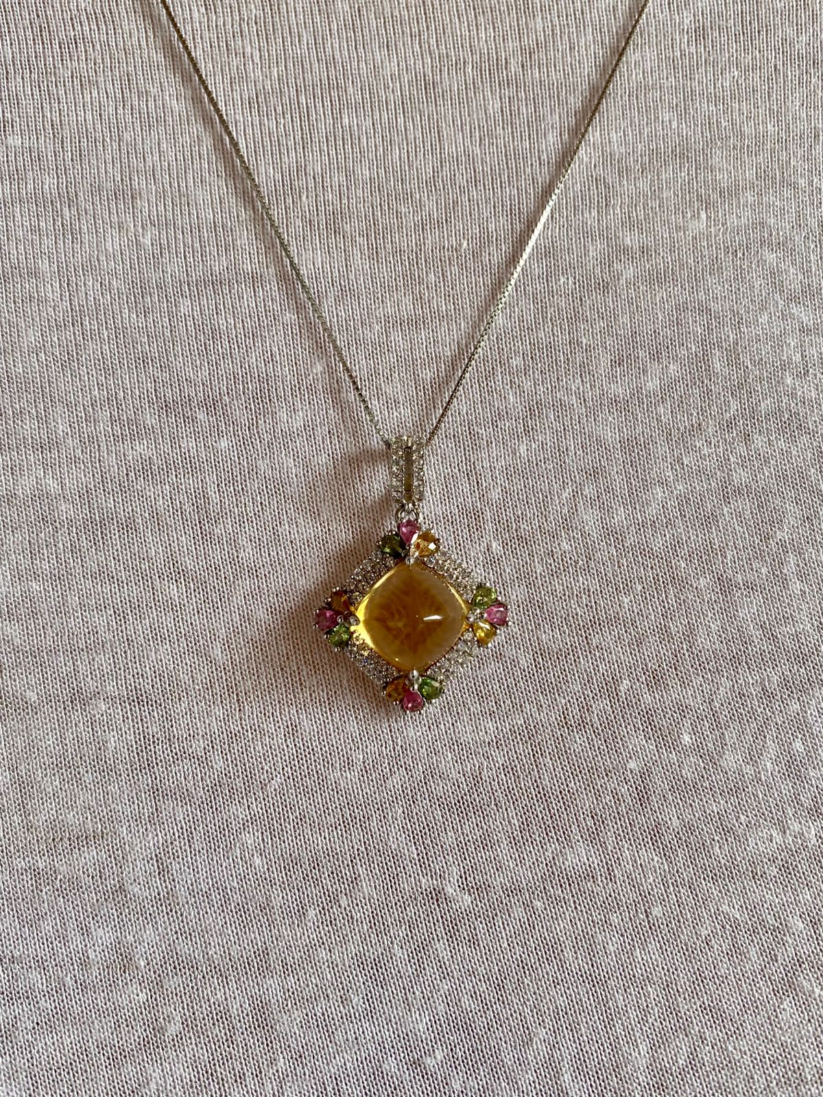 Dije Citrino Sugarloaf con Turmalinas