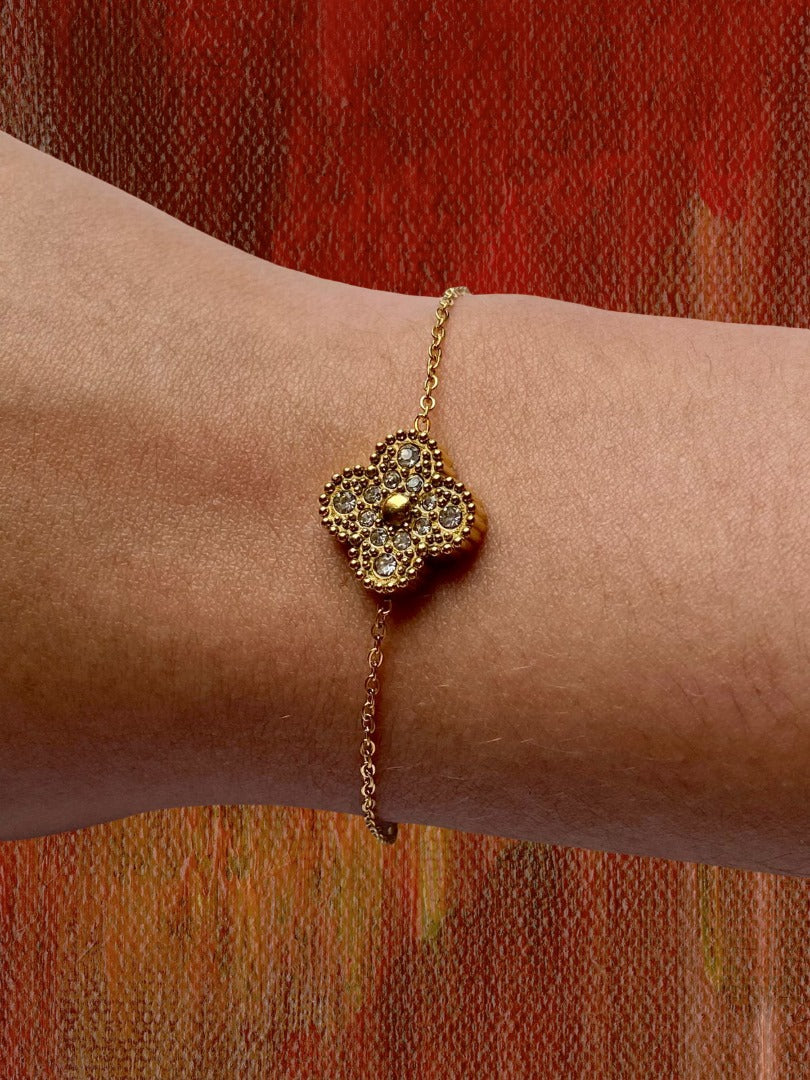 Pulsera Trebol Dorado con Piedras