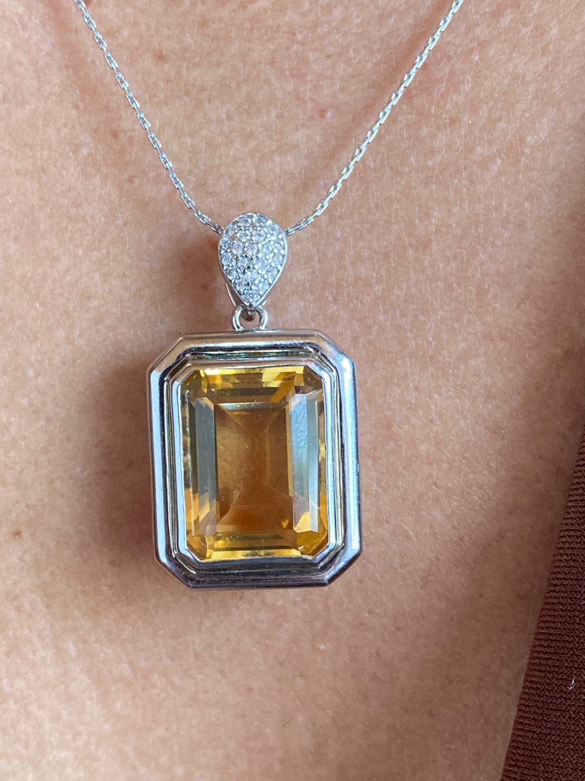 Dije Citrino Bezel S925