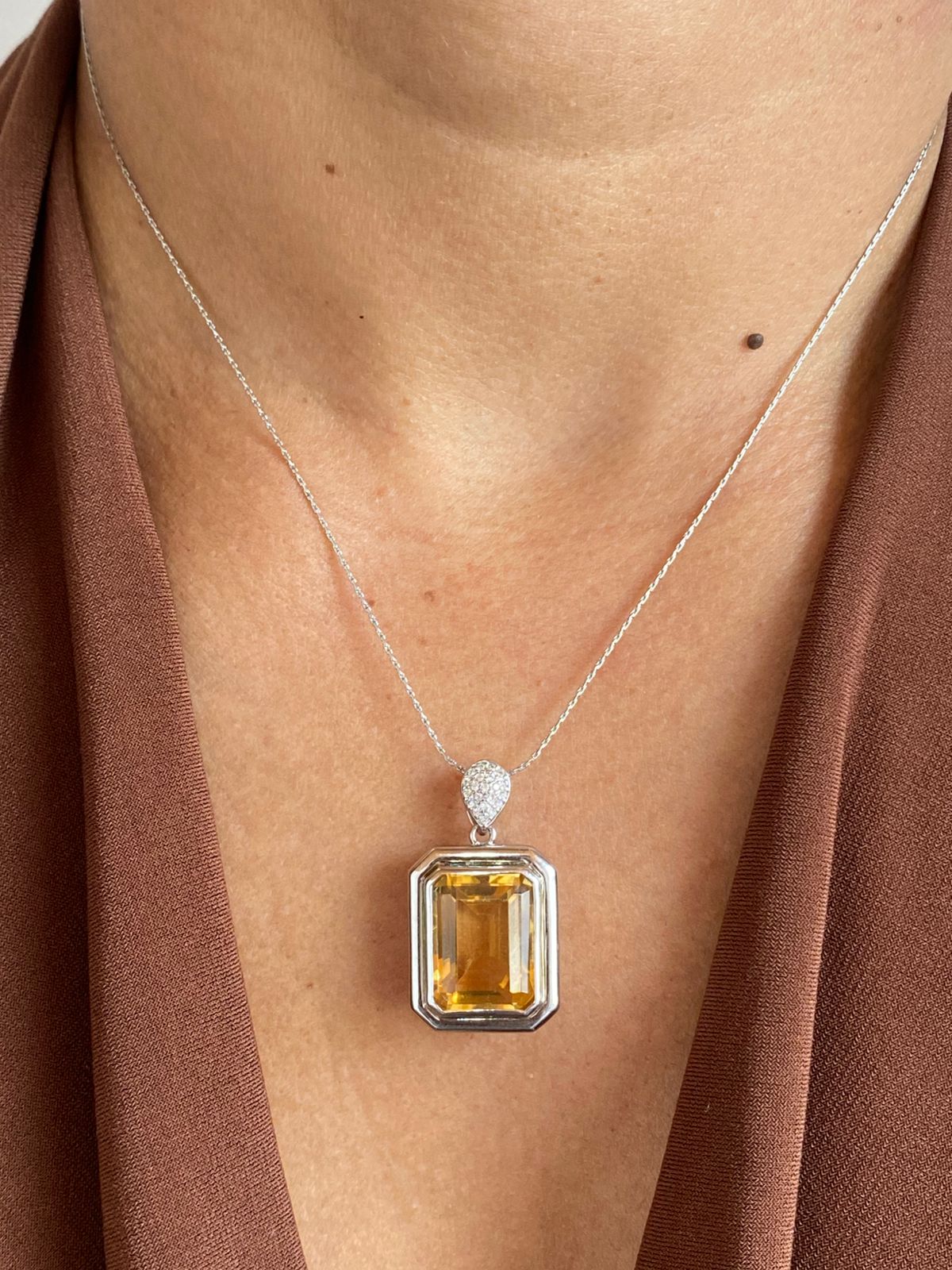 Dije Citrino Bezel S925